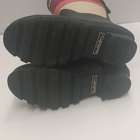 Wind River women's pair of Rain Boots size 6 black, pink, white - Picture 9 of 11